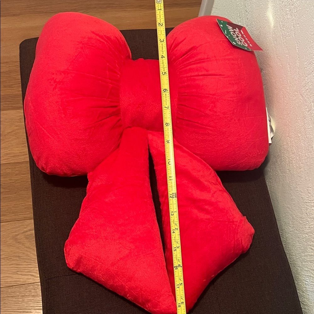 #1094** Red Bow Pillow - Picture 3 of 4